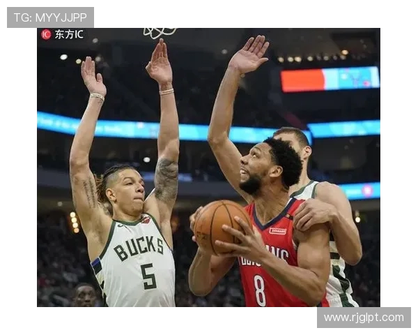 字母哥高高跃起单臂空接暴扣展现超级个人实力当前已斩获21分